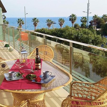 Alexandra'S Beach-Port Badalona Chambre photo